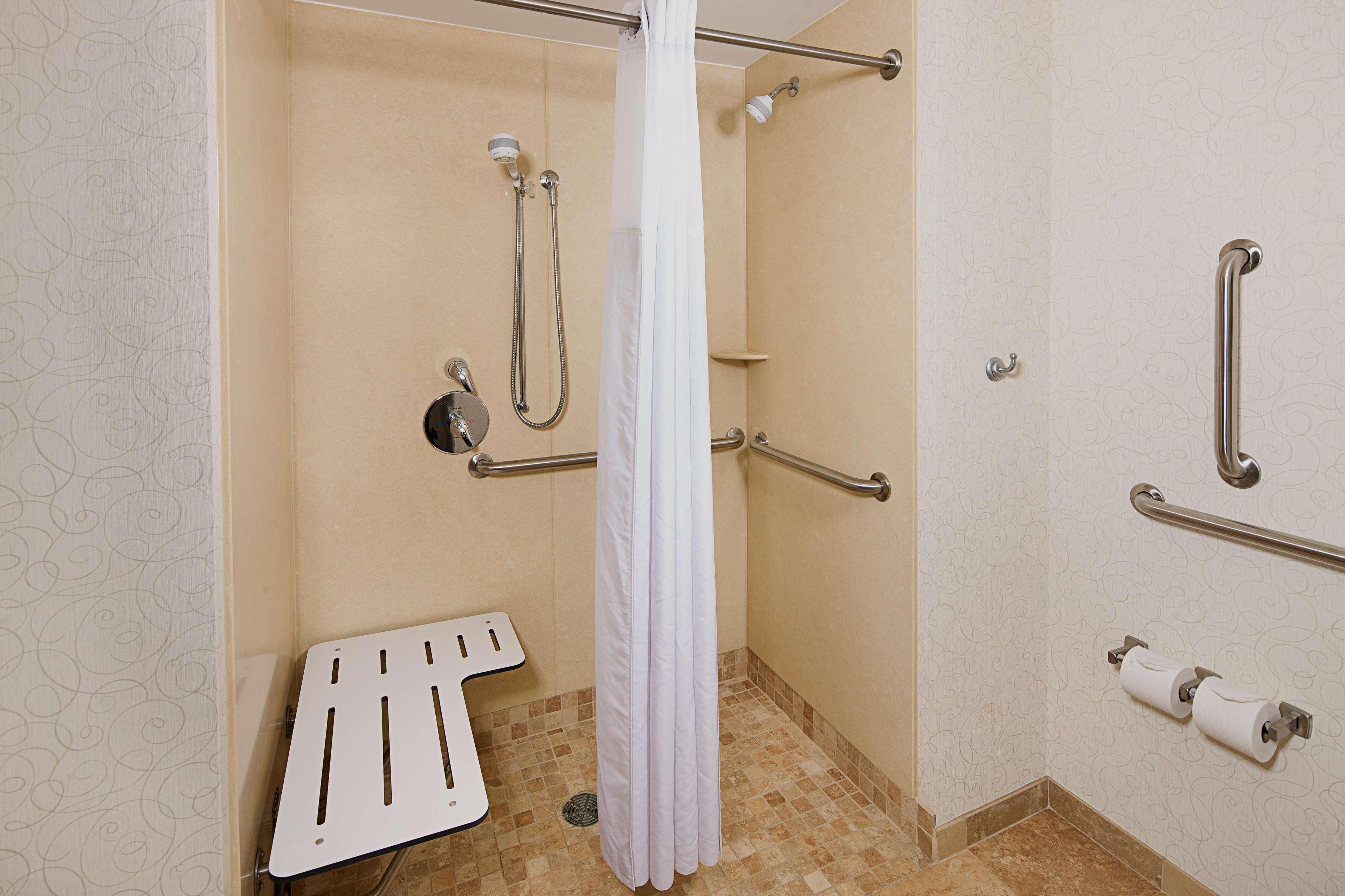 Hampton Downtown Waterfront Hotel 3*