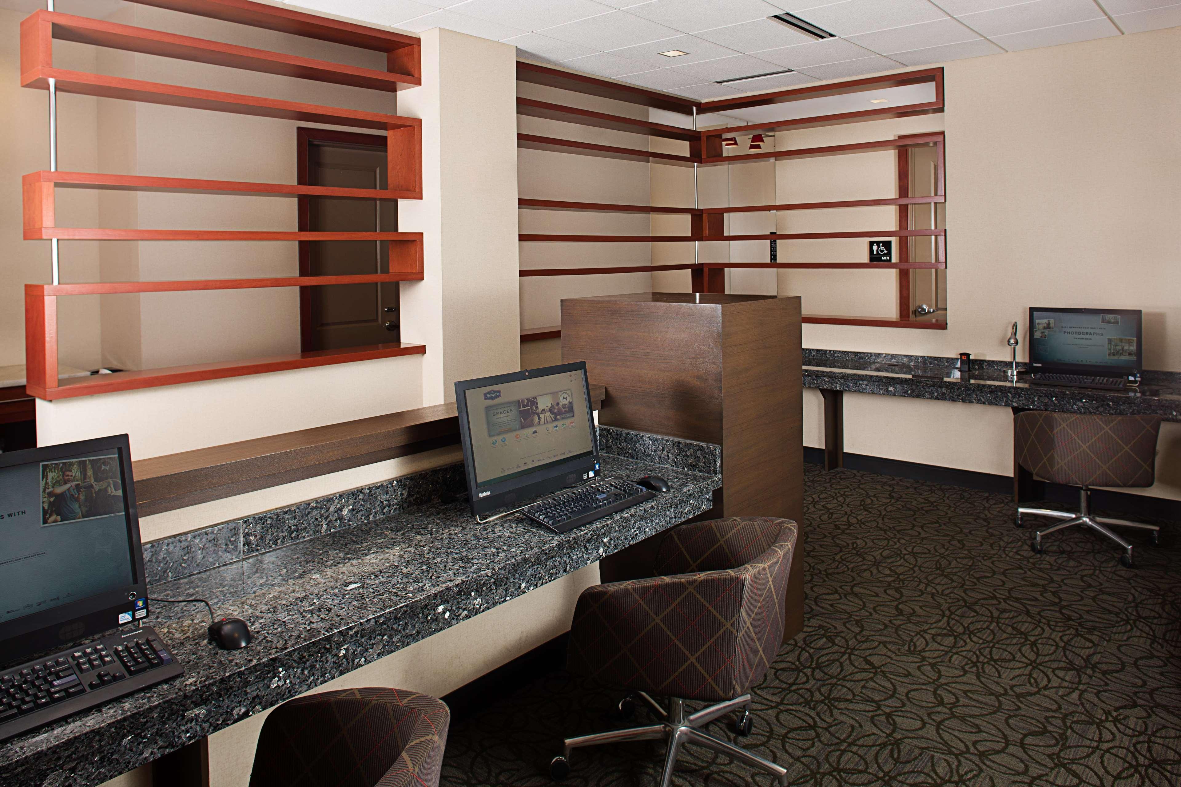 Hotel Hampton Downtown Waterfront 3*