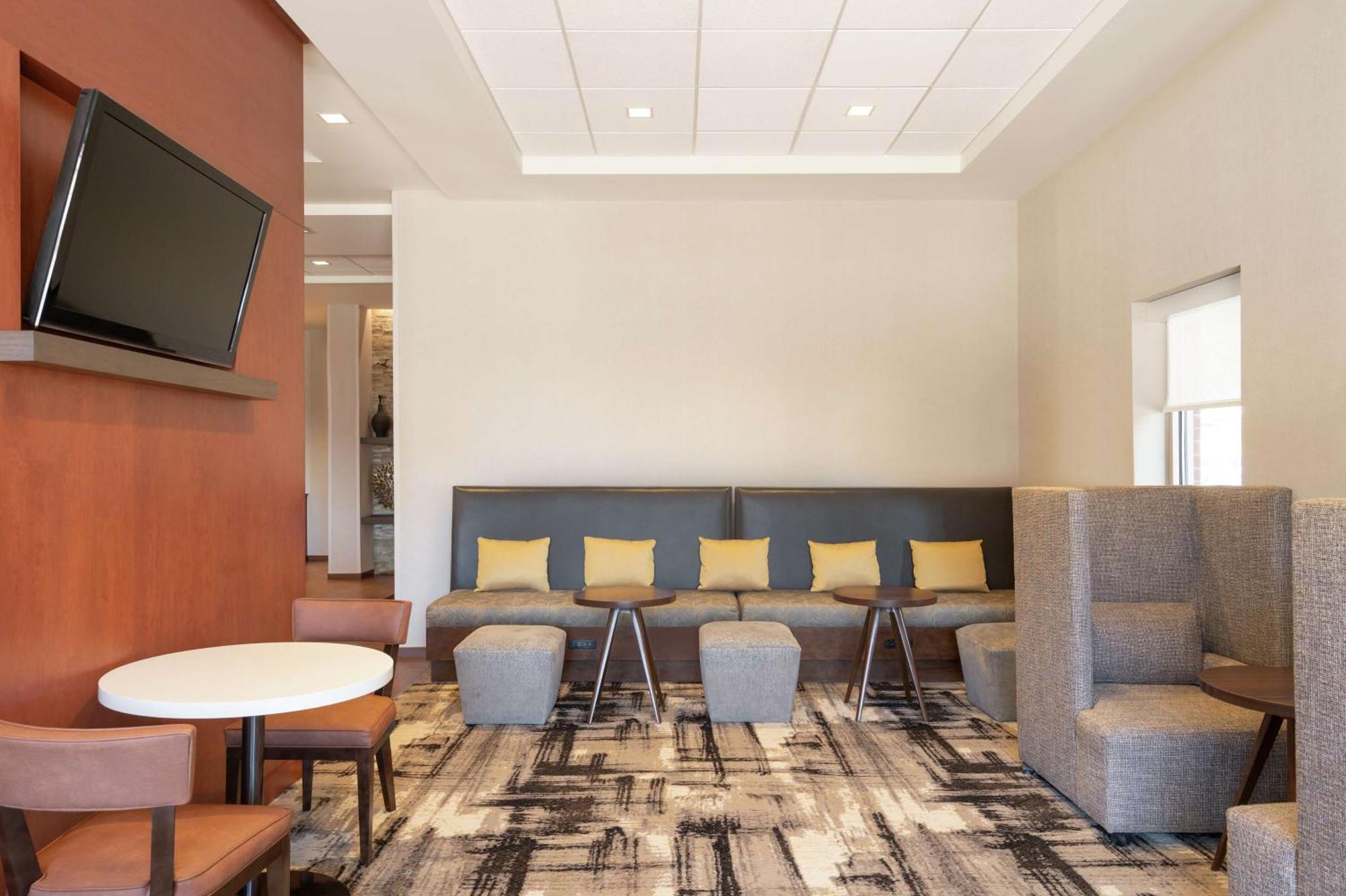 Hampton Downtown Waterfront 3*