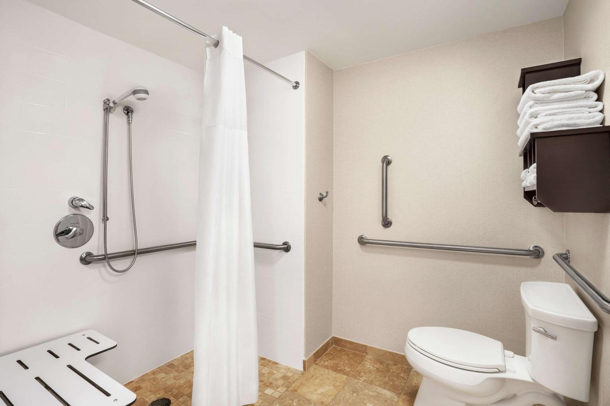 Hotel Hampton Downtown Waterfront 3*