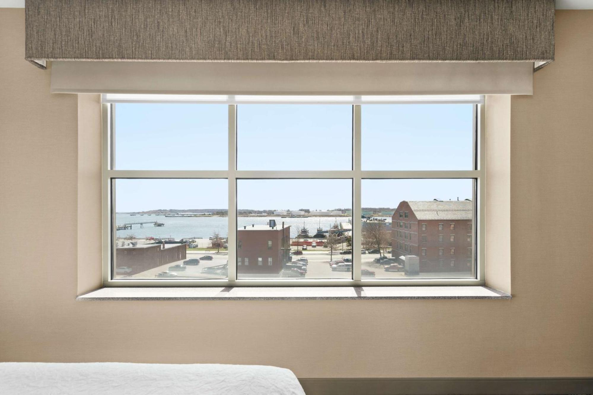 Hotel Hampton Downtown Waterfront 3*