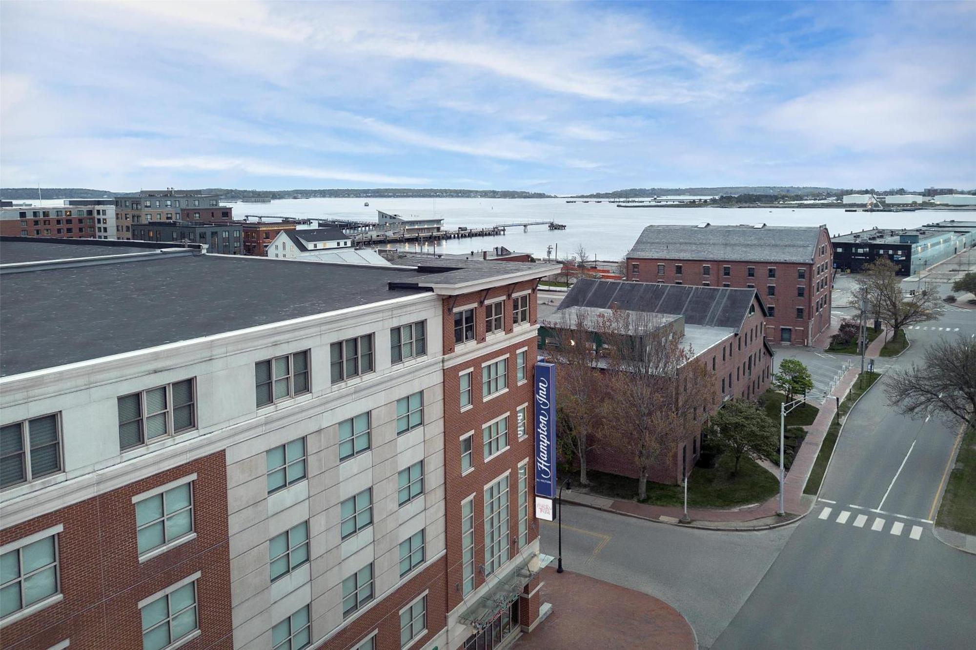 Hotel Hampton Downtown Waterfront 3*