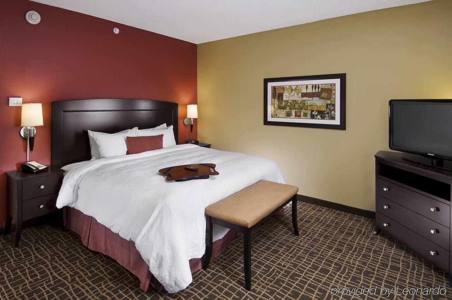 Hampton Downtown Waterfront 3*